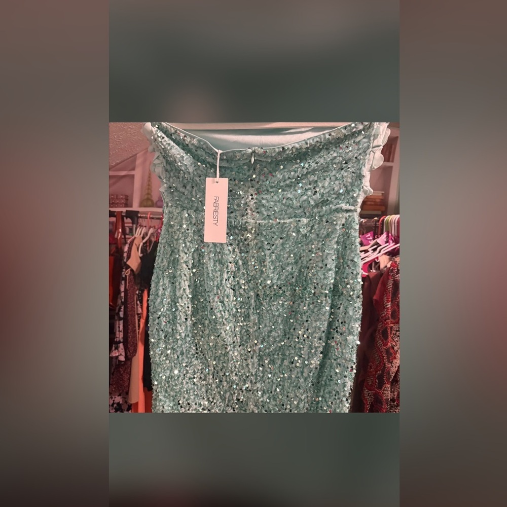 Chic Strapless Mint Dress with Floral Accents - Picture 4 of 5